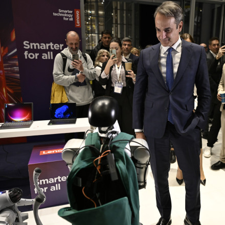 Σχέδιο Μαξίμου για τον Τσίπρα: Στοχευμένη αποδόμηση, όχι προσωπική αντιπαράθεση με τον Μητσοτάκη