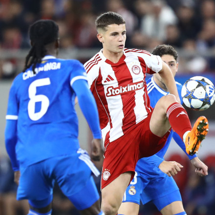 Χρήστος Μουζακίτης: Δείτε LIVE τη βράβευσή του ως «Golden Boy Web» - Το μήνυμα του Ολυμπιακού