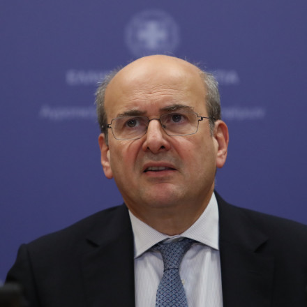 Χατζηδάκης: «Πριν το Πάσχα η νέα αύξηση του κατώτατου μισθού»