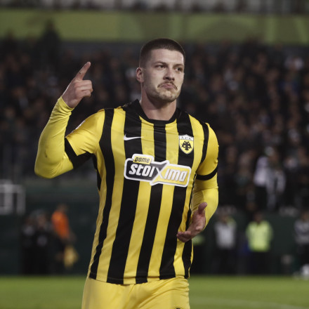 Παναθηναϊκός - ΑΕΚ 2-3: Η Ένωση «απέδρασε» από τη ματσάρα της Λεωφόρου με... τριπλό Γιόβιτς