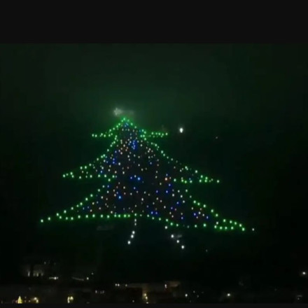 Στην Ιταλία το μεγαλύτερο χριστουγεννιάτικο δέντρο στον κόσμο με ύψος 750 μέτρα και πλάτος 450