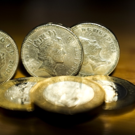 Η λίρα κυνηγά τα 1.000 €, ο χρυσός κοιτά τα 5.000 $ – Το νέο καταφύγιο επενδυτών