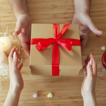 «Καταιγισμός» ονομαστικών γιορτών μέχρι τα Χριστούγεννα - Δείτε σε ποιους θα πείτε χρόνια πολλά