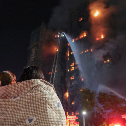 Χονγκ Κονγκ: Θρήνος με 36 νεκρούς και 279 αγνοούμενους - 3 συλλήψεις για τη φωτιά στους ουρανοξύστες