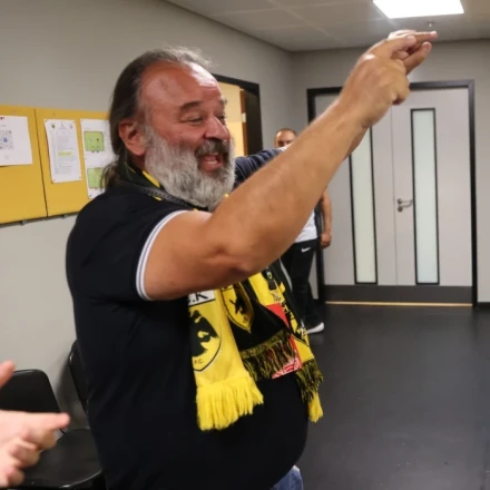 «Τρελάθηκε» ο Ηλιόπουλος στη Λεωφόρο - Μπήκε στα αποδυτήρια και έδωσε πριμ 200.000 ευρώ (vid)