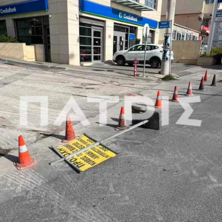 Ηράκλειο: Ταμπέλα έπεσε στο κεφάλι συνοδηγού μηχανής - Την έσωσε το κράνος