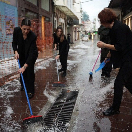 H ADEL «έπνιξε» τη Μυτιλήνη - Πλημμύρες και σφοδρό χαλάζι «άσπρισαν» τους δρόμους