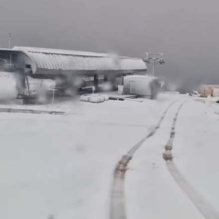Στα λευκά ντύνονται τα χιονοδρομικά: Υπέροχο βίντεο από τον χιονισμένο Παρνασσό