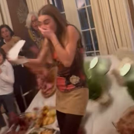 Ημέρα των Ευχαριστιών… στο πάτωμα: Το viral βίντεο με το τραπέζι που κατέρρευσε