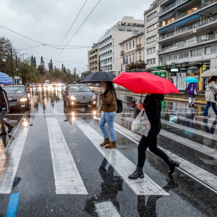 Νέο έκτακτο δελτίο της ΕΜΥ - Πού αναμένονται ισχυρές βροχές και καταιγίδες τις επόμενες ώρες