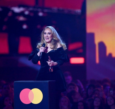 Adele: Φήμες για μυστικό γάμο της τραγουδίστριας Adele: Φήμες για μυστικό γάμο της τραγουδίστριας