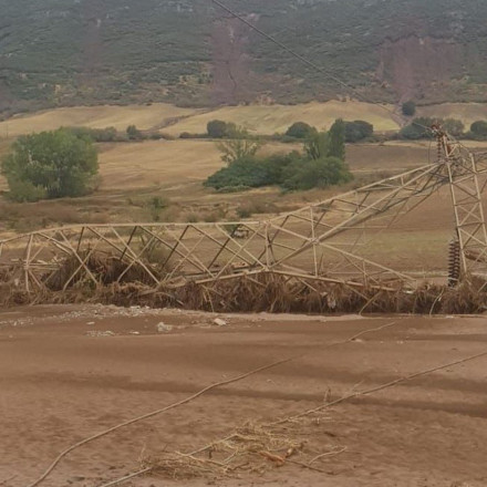 Προειδοποίηση ΔΕΔΔΗΕ σε πληγέντες απο κακοκαιρία Daniel: Μην πλησιάζετε σπασμένες κολώνες, καλώδια