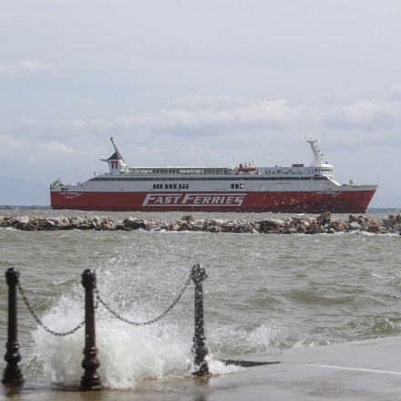 Ραφήνα: Κατέπλευσε στο λιμάνι το «Fast Ferries Andros» – Απίστευτη ταλαιπωρία για 734 επιβάτες