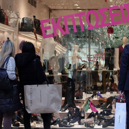 Ανοιχτά αύριο τα εμπορικά μαγαζιά - Τι ώρες θα λειτουργήσουν τα σούπερ μάρκετ