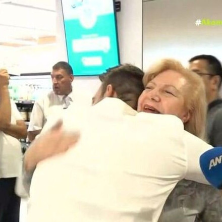 Αυτή είναι η μητέρα του Στέφανου Κασσελάκη –  «Πολεμάει με την ψυχή του, έχει τη δύναμη να ανταπεξέλθει παντού»