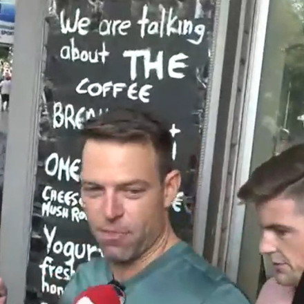 Στέφανος Κασσελάκης: «Θα πάω πρώτα Σύνταγμα να βάλω μονάδες στο κινητό μου, μετά Βουλή και το απόγευμα γυμναστήριο»