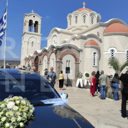 Κηδεία Αντώνη Καρυώτη: Σε κλίμα οδύνης το τελευταίο «αντίο» στον 36χρονο – Κατέρρευσαν τα αδέλφια του [pics]