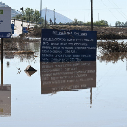 Αυξάνεται η προκαταβολή της κρατικής αρωγής για τους πλημμυροπαθείς της Θεσσαλίας