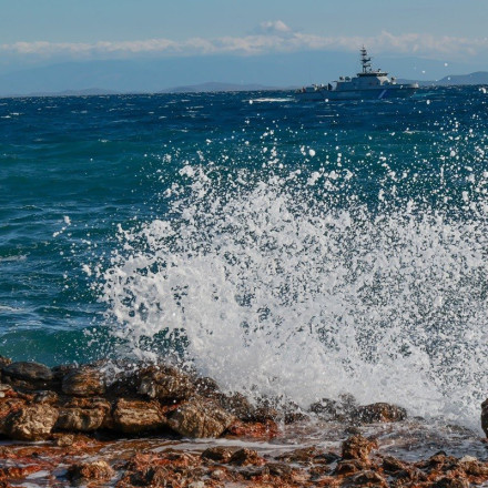 Σητεία μετανάστες: Επιχείρηση διάσωσης σε δύσβατο σημείο – Ανάμεσά τους και τρία βρέφη