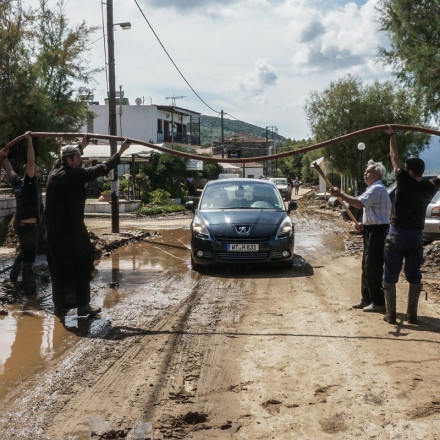Νέες πληρωμές πρώτης αρωγής στους πληγέντες από τις πλημμύρες