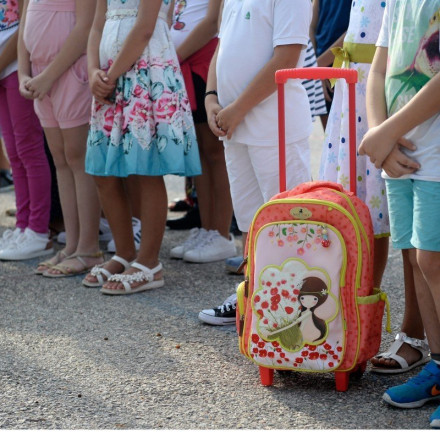 Σχολικά κυλικεία: Πόσο κοστίζει σε μια οικογένεια με τρία παιδιά το καθημερινό τοστ και νερό