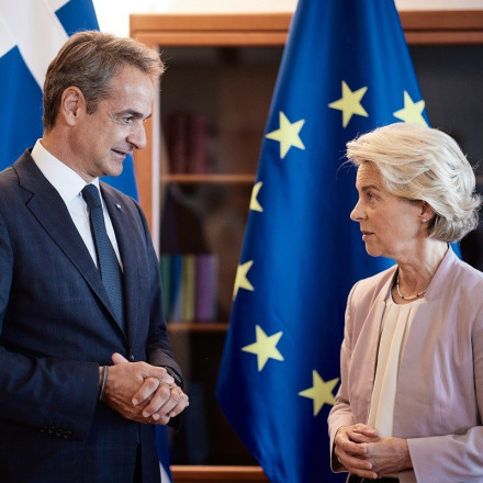 Ούρσουλα φον ντερ Λάιεν σε Κυριάκο Μητσοτάκη: Θα είμαστε γρήγοροι και ευέλικτοι – 2,2 δισ. στην Ελλάδα