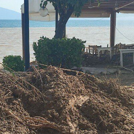 Απεγκλωβισμός 61 ανθρώπων έως τώρα σε παραλίες της Μαγνησίας από το Λιμενικό