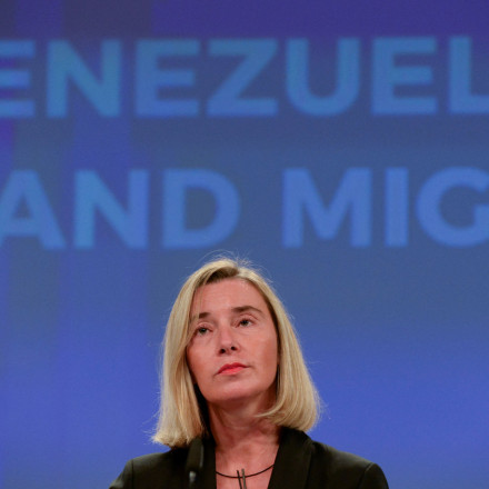 Ελεύθερη η Μογκερίνι: Η Εισαγγελία της απήγγειλε επίσημες κατηγορίες για ευνοιοκρατία και διαφθορά