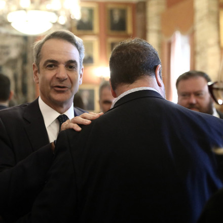 Αναβάλλεται το τραπέζωμα Μητσοτάκη σε βουλευτές της ΝΔ λόγω «Byron»