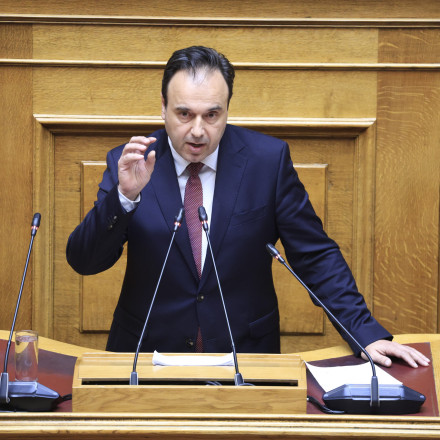 Βουλή: Υπερψηφίστηκε το νομοσχέδιο για την οδική ασφάλεια και το Κτηματολόγιο