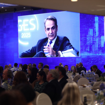 «Τα ίδια αλλά με μπόλικη δόση 2015» - Το Μαξίμου «απαντά» στον Τσίπρα με αυτοδυναμία και σταθερότητα