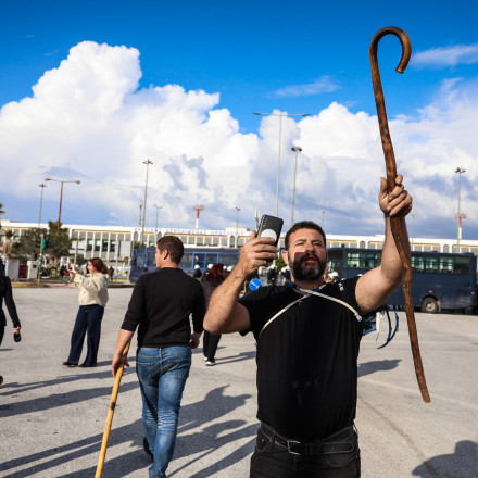 Ανοίγει ξανά το αεροδρόμιο του Ηρακλείου: Αποχωρούν οι αγρότες - Πού παραμένουν τα μπλόκα