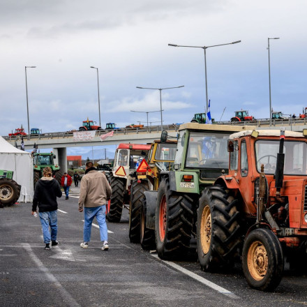 Εκτάκτως δηλώσεις Τσιάρα για αγρότες – Μήνυμα Μαρινάκη για «λογικά» και «μαξιμαλιστικά» αιτήματα