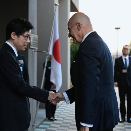 Στο Τόκιο ο Νίκος Δένδιας: Για πρώτη φορά συνάντηση Έλληνα υπουργού Άμυνας με Ιάπωνα ομόλογο του