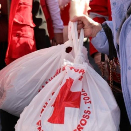 Θεσσαλονίκη: Χριστουγεννιάτικη βοήθεια από τον Ερυθρό Σταυρό – Σε 300 άπορους