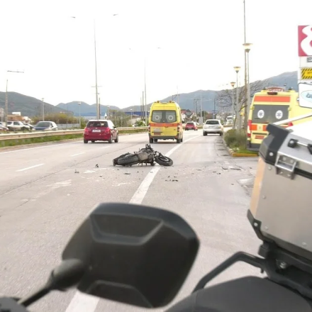 Σοβαρό τροχαίο στα Ιωάννινα: Στο νοσοκομείο 23χρονη οδηγός μοτοσικλέτας - Συγκρούστηκε με άλλο όχημα