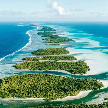 Πώς οι απομονωμένες Νήσοι Κουκ βοηθούν Ρωσία και Ιράν να προωθούν πετρέλαιο παρά τις κυρώσεις
