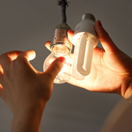 Ρεύμα: Πτώση στη μέση τιμή τον Δεκέμβριο –Ποιοι πάροχοι αύξησαν τις τιμές στα «πράσινα» τιμολόγια