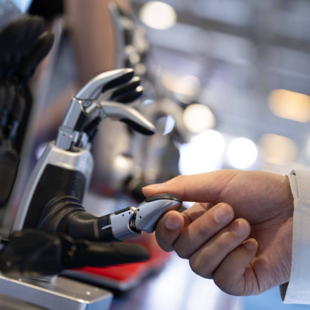 «Το AI ρυθμίζεται λιγότερο από ένα σάντουιτς»: Οι εταιρείες χωρίς σχέδιο για την υπερνοημοσύνη