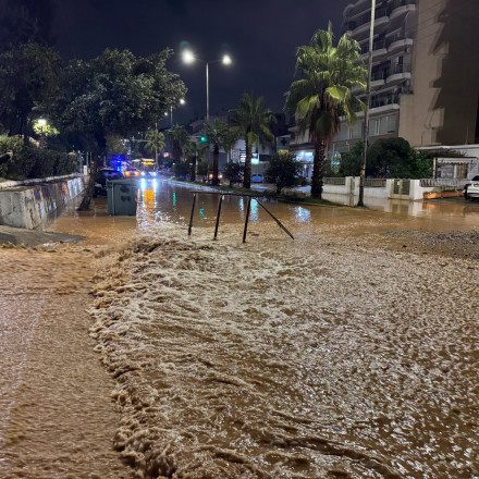 Δύσκολη νύχτα για την Αττική: «Αποφύγετε τις άσκοπες μετακινήσεις» - Τι ισχύει για σχολεία, εργασία