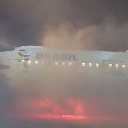 Σκηνές πανικού σε αεροπλάνο με 180 επιβάτες στη Βραζιλία - Τυλίχθηκε στις φλόγες