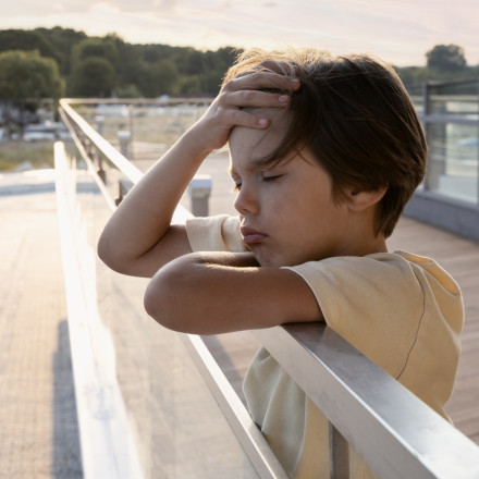 Η υπερβολική ζέστη βλάπτει την ανάπτυξη των μικρών παιδιών - Τα αναπτυξιακά ορόσημα που χάνουν