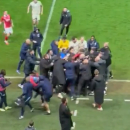 Άγριο ξύλο στο Μπρίστολ Σίτι-Μίλγουολ: Ακυρωθέν γκολ και… έκρηξη στο φινάλε (vid)