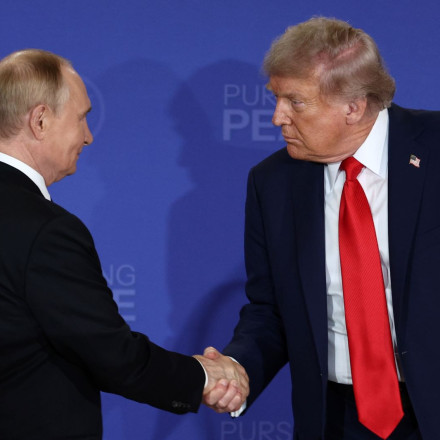 Θερμή υποδοχή στο Κρεμλίνο της νέας Εθνικής Στρατηγικής Ασφάλειας των ΗΠΑ - Αντιδρούν οι Ευρωπαίοι