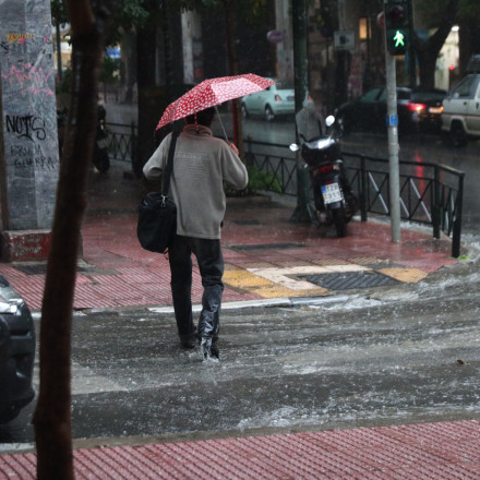 Άστατος καιρός με τοπικές βροχές και καταιγίδες - Σε ποιες περιοχές θα είναι έντονα τα φαινόμενα