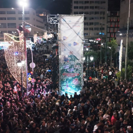 Πυροτεχνήματα, 120.000 λαμπιόνια και Λένα Ζευγαρά live στον Πειραιά στο χριστουγεννιάτικο πάρτι