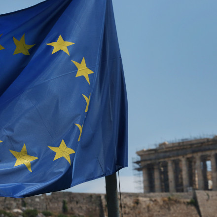 Mind the Gap: Η έκθεση της Κομισιόν αποκαλύπτει πόσα χάνει η Ελλάδα από ΦΠΑ και παραοικονομία