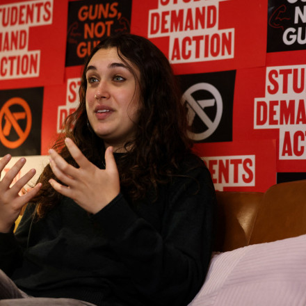 Η απίστευτη ιστορία φοιτήτριας στο Brown που γλύτωσε δύο φορές από μαζικούς πυροβολισμούς