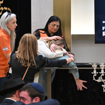 Μακελειό στο Σίδνεϊ: Θρήνος στις κηδείες των θυμάτων - Ποινική δίωξη για 59 αδικήματα στον πιστολέρο