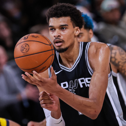 NBA Cup: Ο Γουεμπανιάμα «ξέρανε» τους Θάντερ και κουβάλησε τους Σπερς στον τελικό με τους Νικς